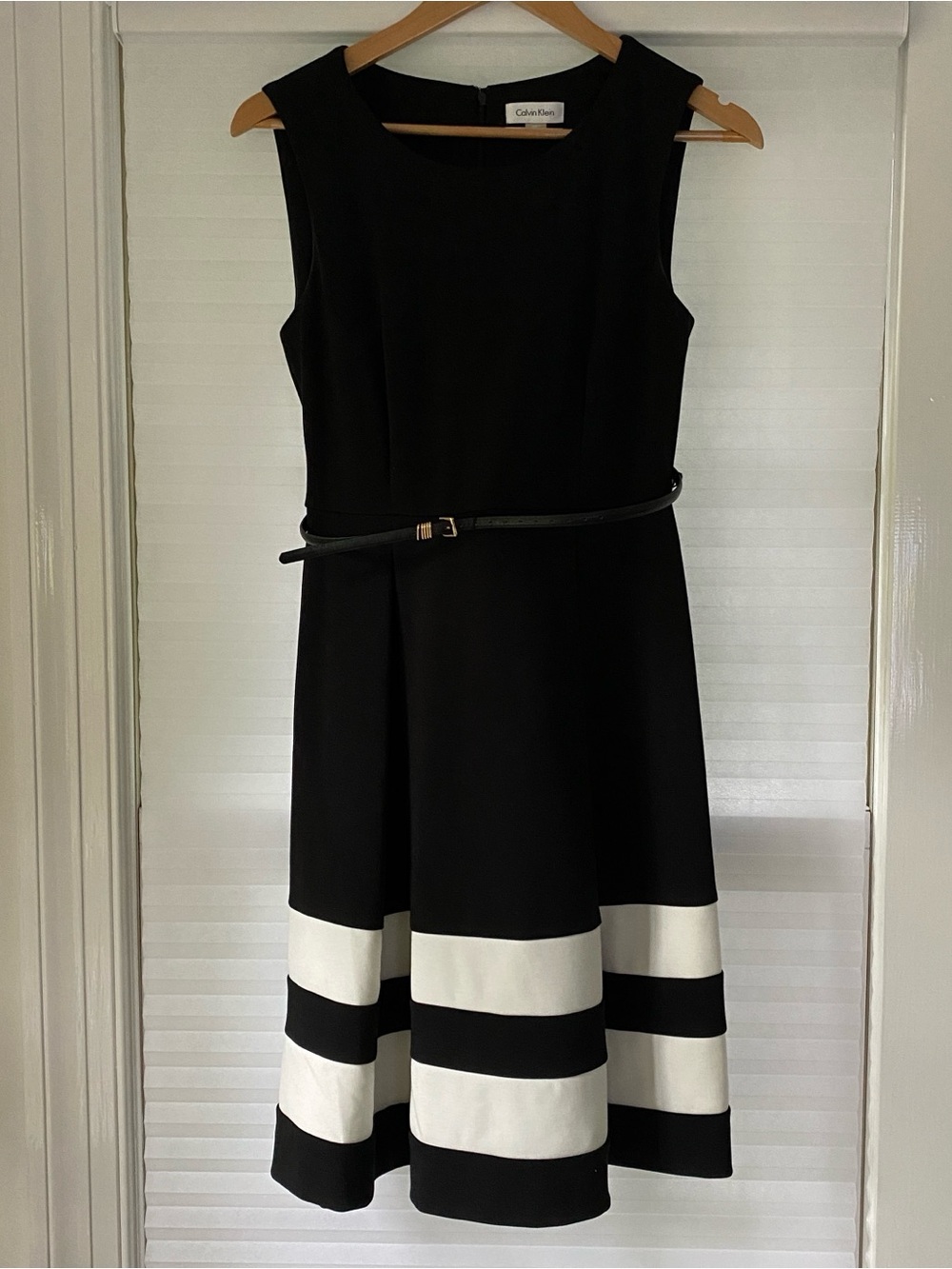 Calvin Klein Women’s Size 6 Black & White Fit Flare Dress With Belt Striped